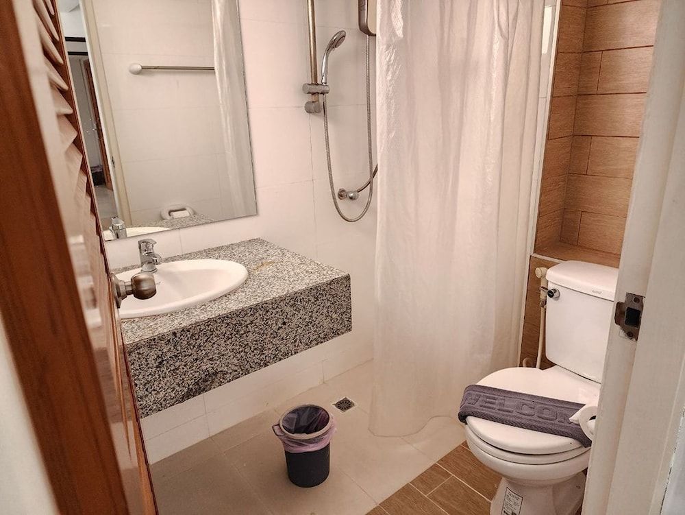 By Dee @Jomtien Superior Twin Room 7