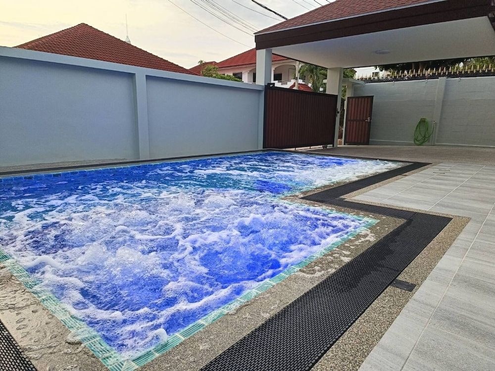 undefined Private Pool With Jacuzzi & Kids Pool @ Royal Park 5