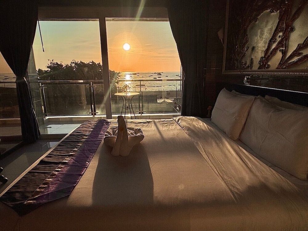 The Globe Hotel Bar and Restaurant Panoramic Double Room, 1 King Bed, Terrace 4