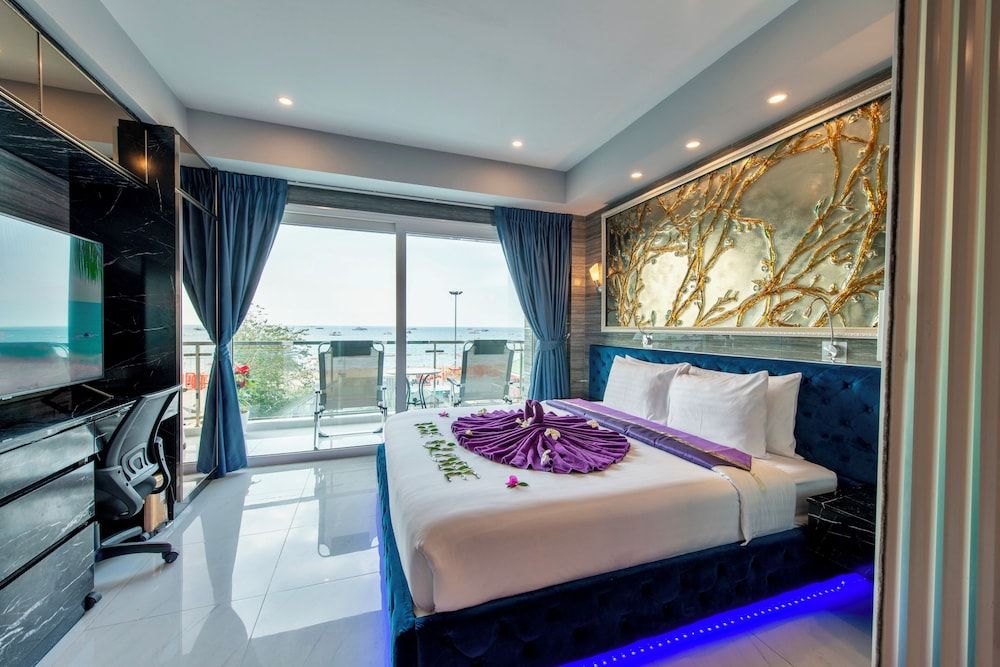 The Globe Hotel Bar and Restaurant Panoramic Double Room, 1 King Bed, Terrace 6