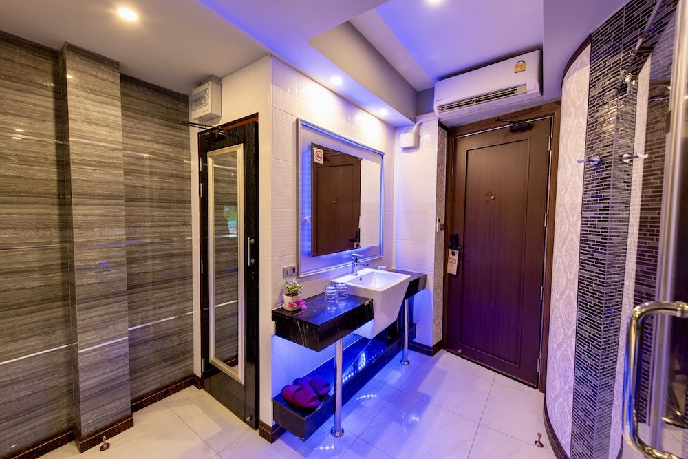 The Globe Hotel Bar and Restaurant Panoramic Double Room, 1 King Bed, Terrace 9