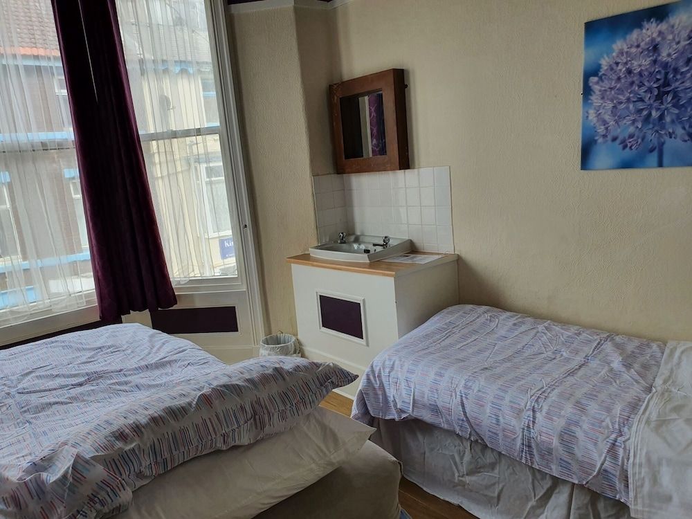 undefined Foxhall Village Guest House 9