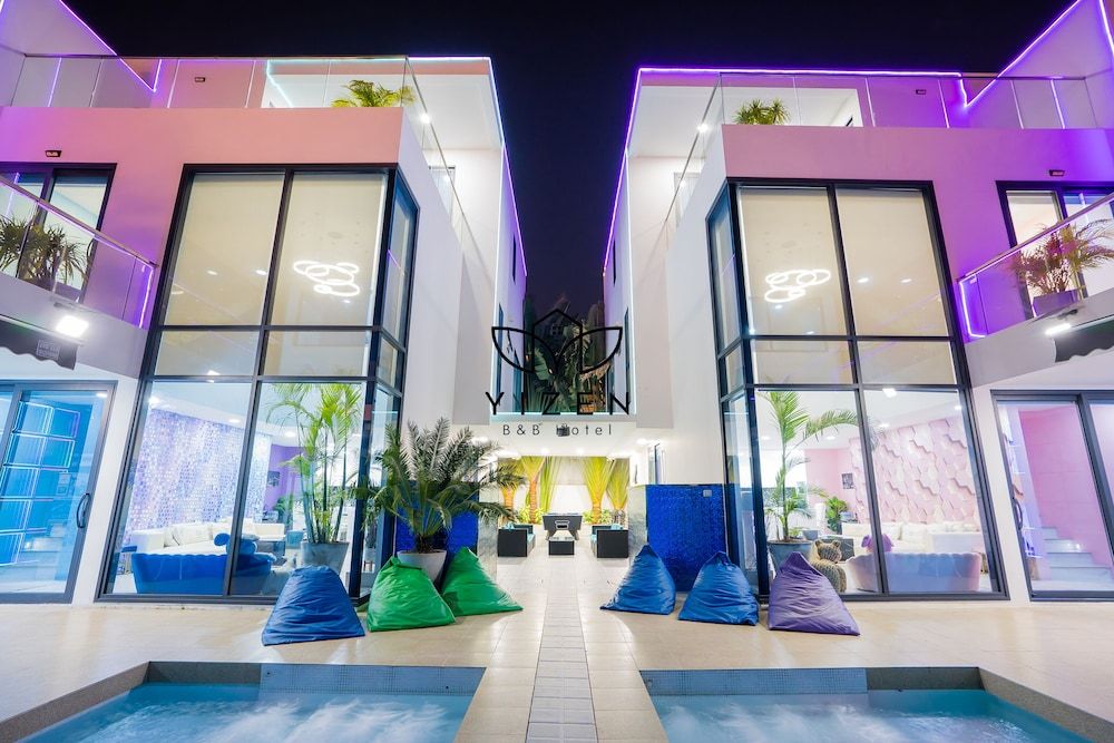 undefined Yizen VIP Luxury Palm Springs Villas 3