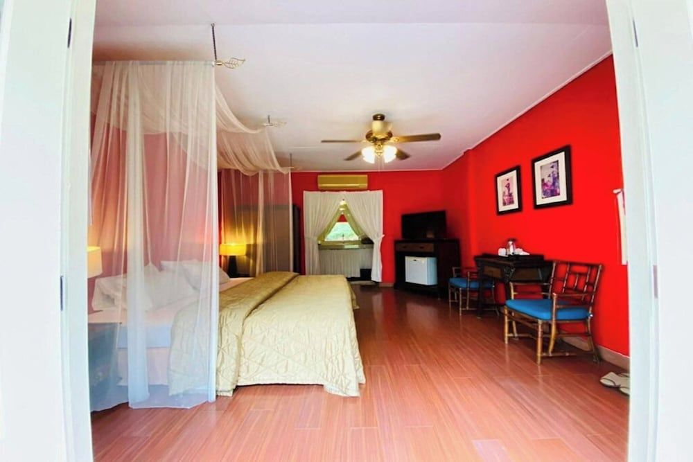 Deluxe Room, 1 King Bed, Garden View