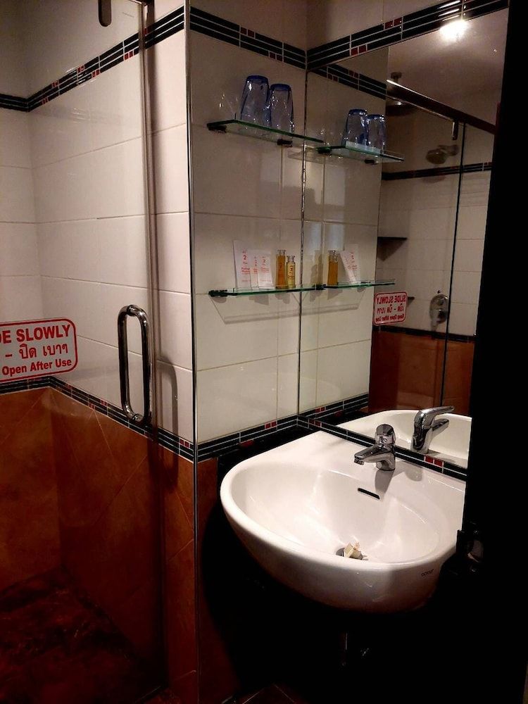 Soi 2 inn Pattaya Standard Single Room 4