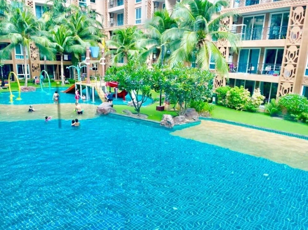 undefined Pool View Nice Cool One Bedroom With 2 Large Beds 10