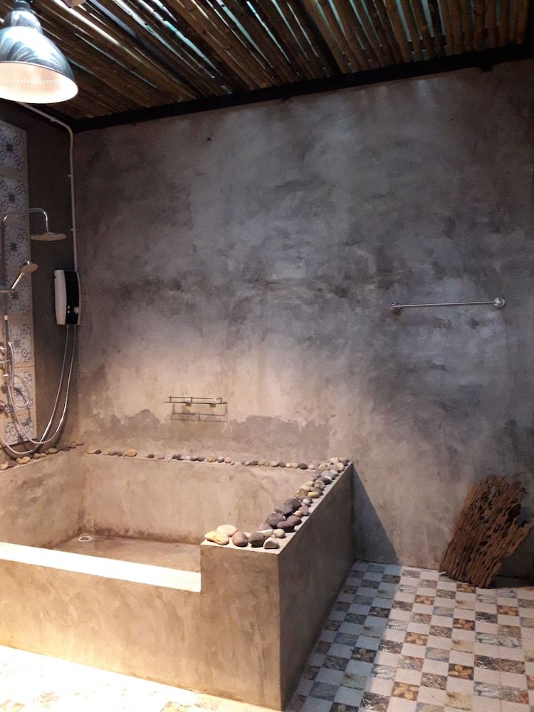 Baan Hotelier Resort Family Room 6