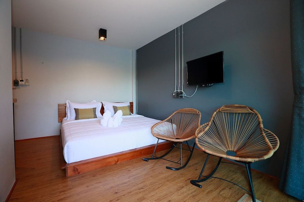 Pool Access Room (2)