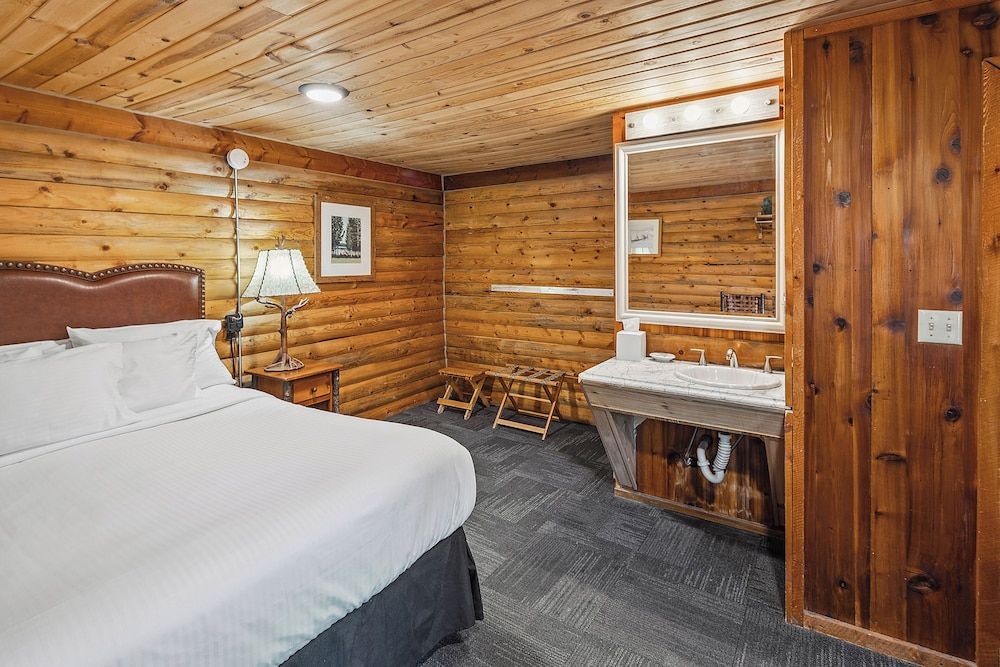 Classic Cabin, 1 King Bed, Mountainside