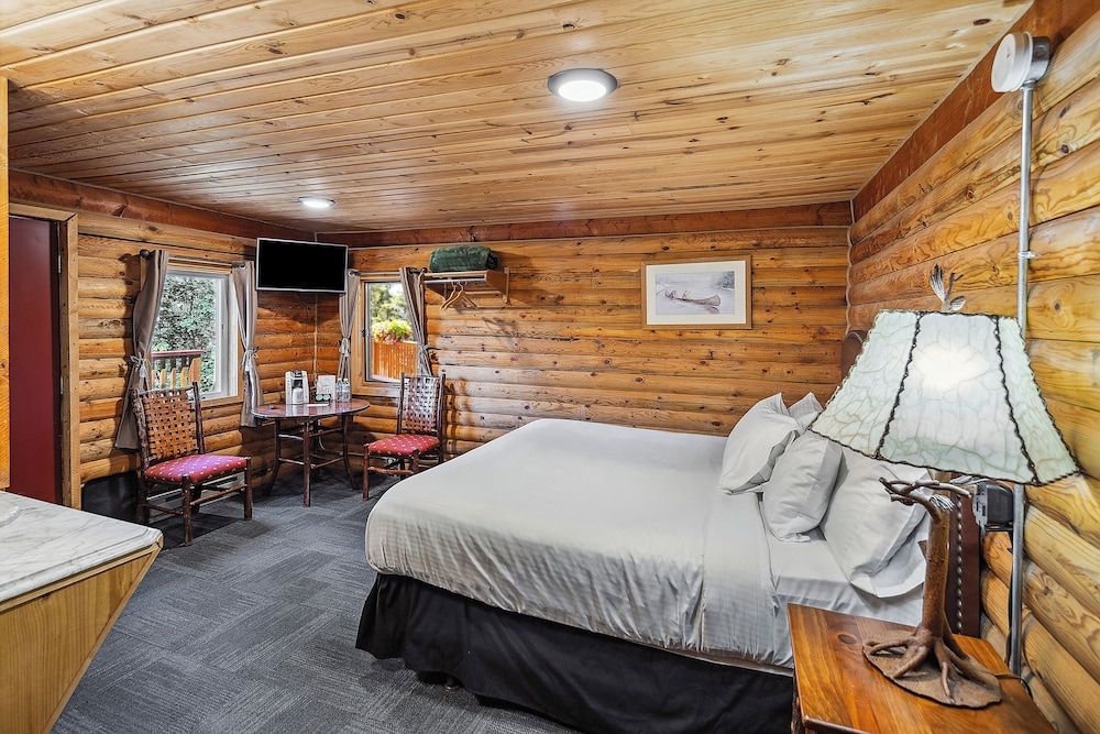 Classic Cabin, 1 King Bed, Mountainside