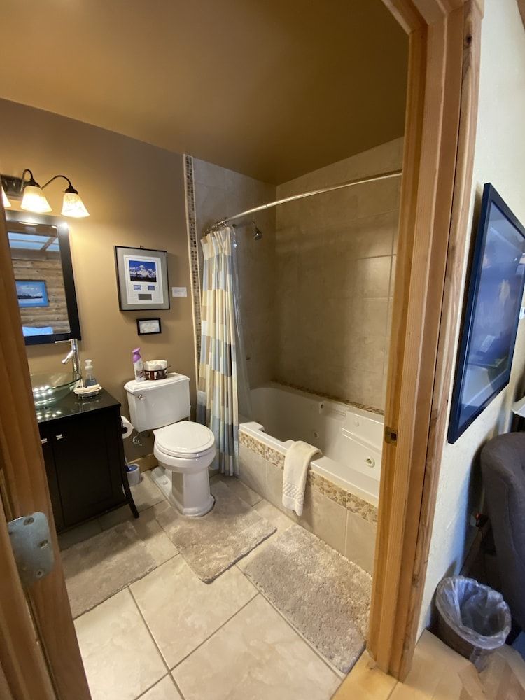 Traditional Quadruple Room, Multiple Beds, Jetted Tub