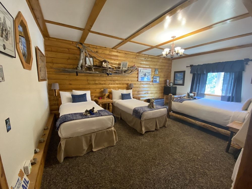 Premium Quadruple Room, Multiple Beds, Jetted Tub, Mountain View