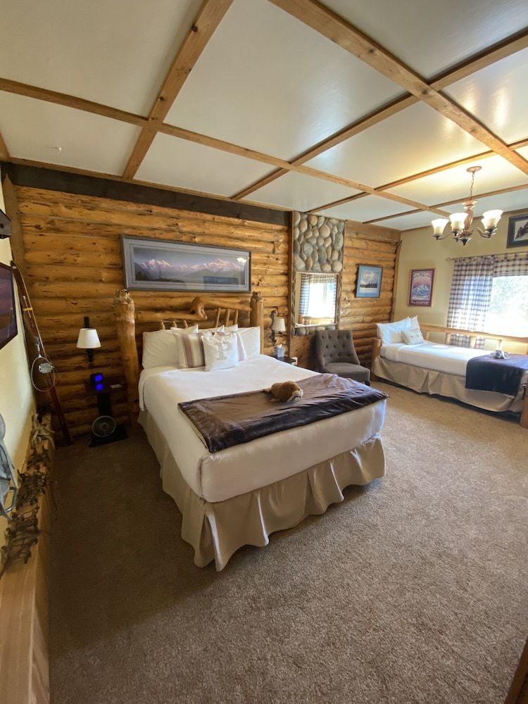 Traditional Quadruple Room, Multiple Beds, Jetted Tub