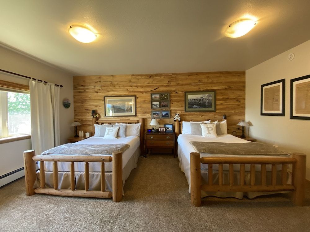 Classic Quadruple Room, 2 Queen Beds, Mountain View