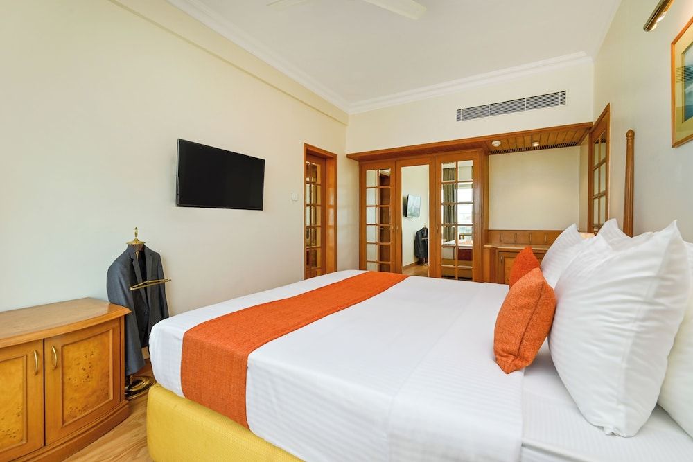 Suite, 1 King Bed, Sea View