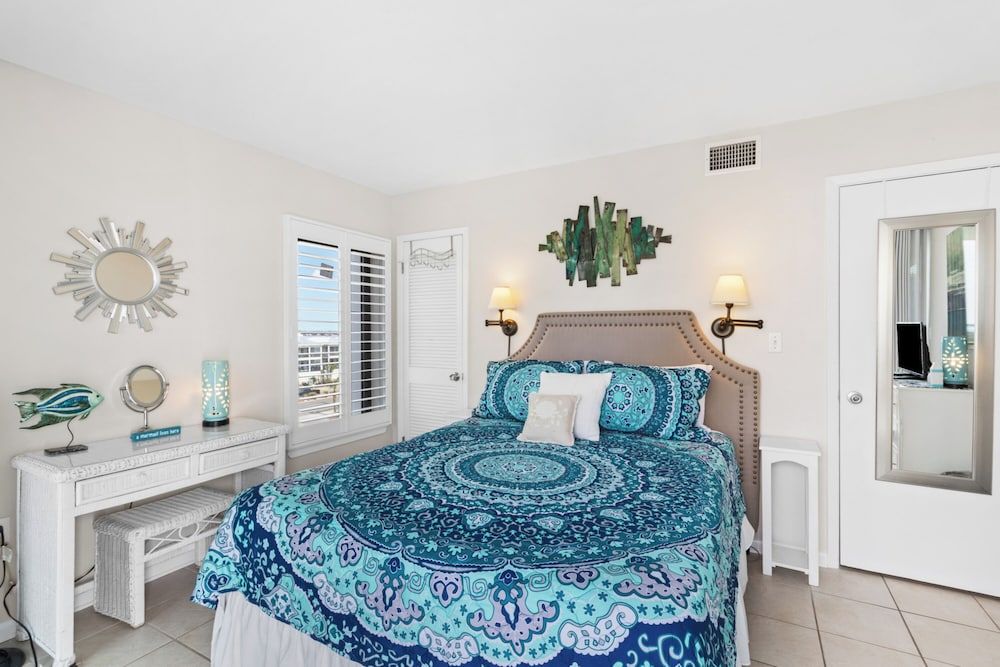 Signature Condo, 1 Bedroom, Pool Access, Partial Ocean View