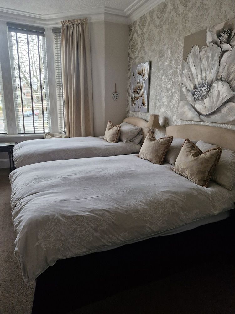 Warwick Lodge Guesthouse