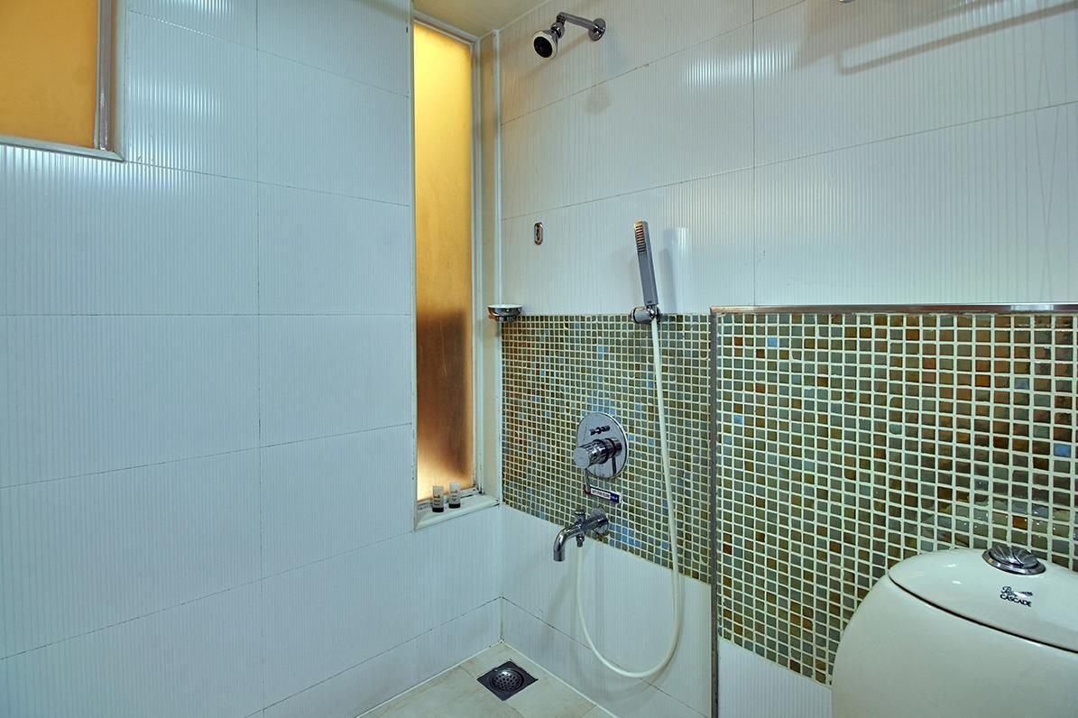 Kohinoor Continental Near International Airport Superior Room 5