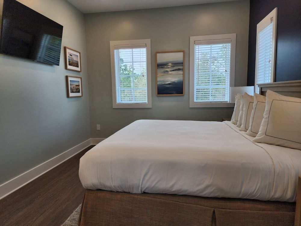 Parkside Two-Bedroom Cabin with Bunk Nook