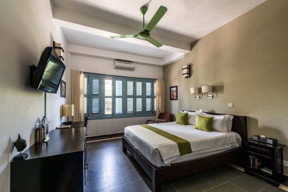 The Columns Deluxe Queen 5