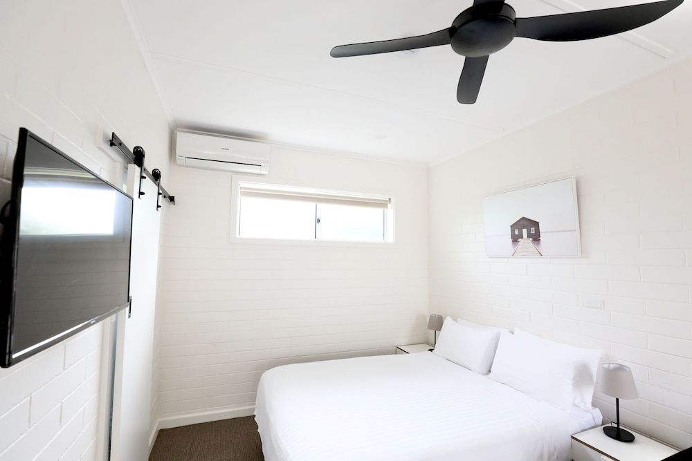 Guichen Bay Motel Queen Room 2