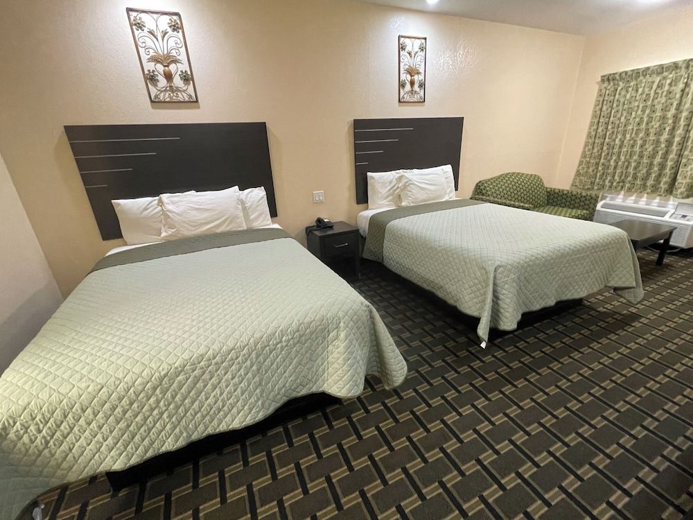 Homegate Inn and Suites Deluxe Room, 2 Queen Beds, Non Smoking 3
