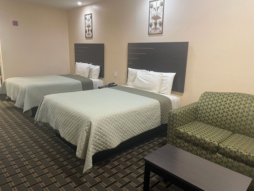 Homegate Inn and Suites Deluxe Room, 2 Queen Beds, Non Smoking 2