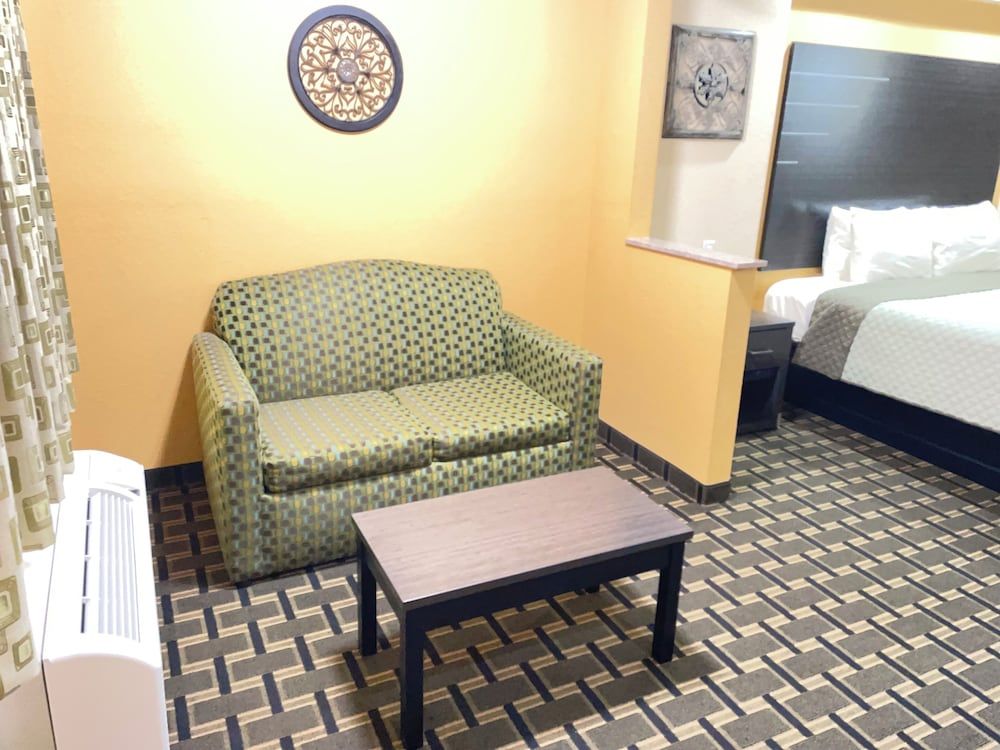 Homegate Inn and Suites Deluxe Room, 1 King Bed, Non Smoking 12