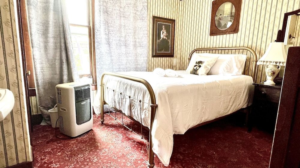 Signature Single Room, 1 Double Bed
