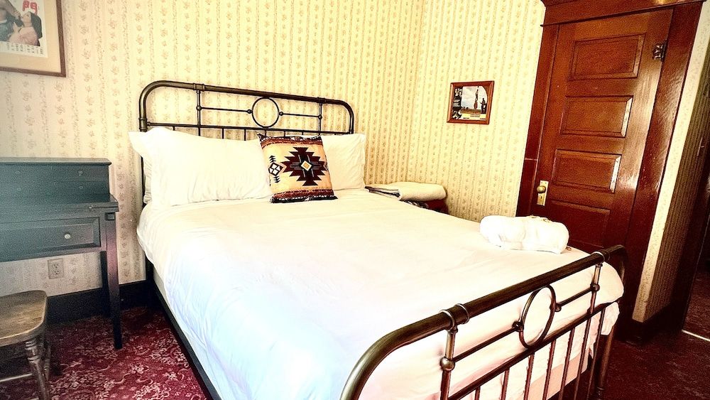 Basic Room, 1 Double Bed