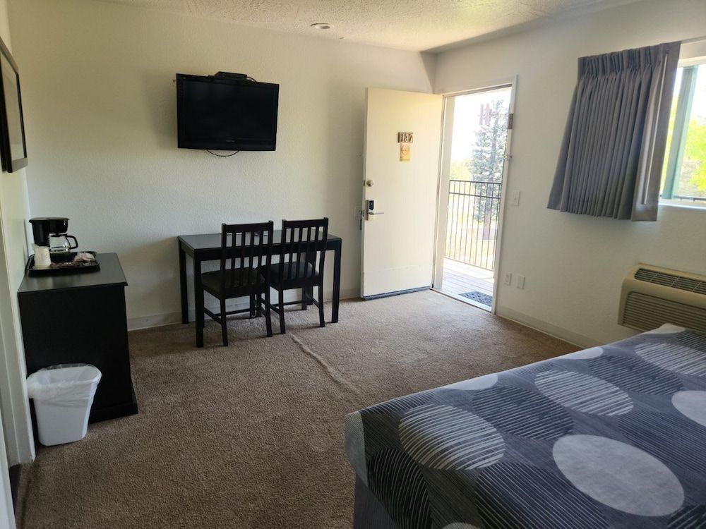 The View Motel King Kitchenette 4