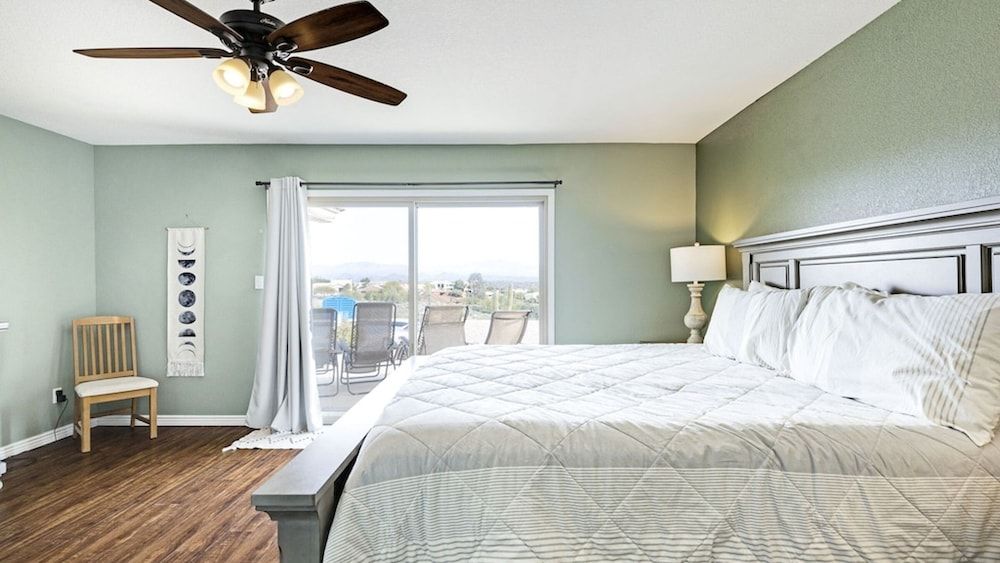 Studio (4 Bedrooms)