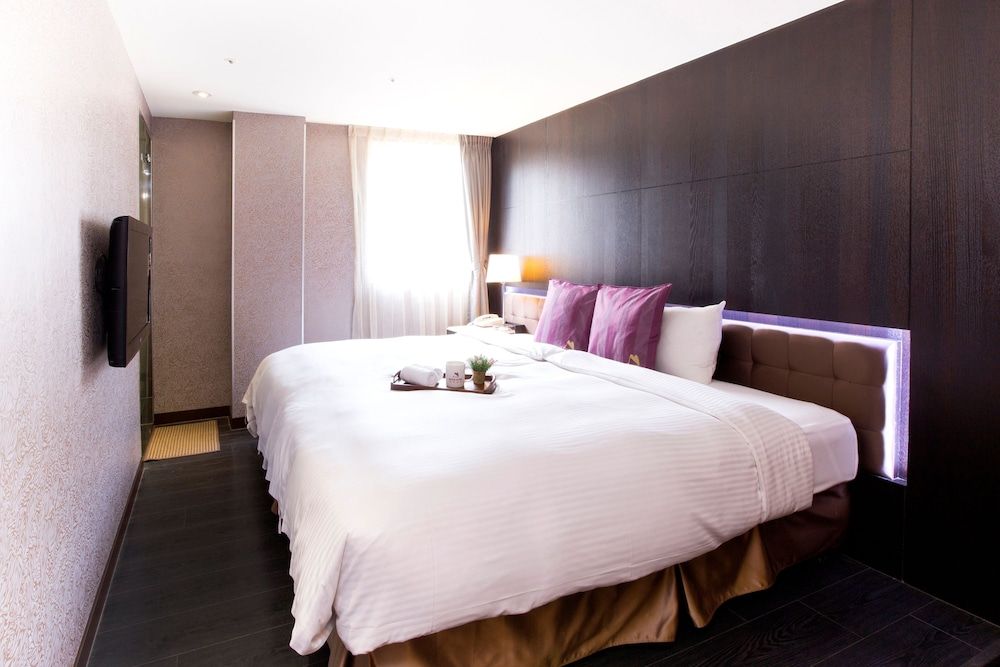 Deluxe Twin Room (With Window)