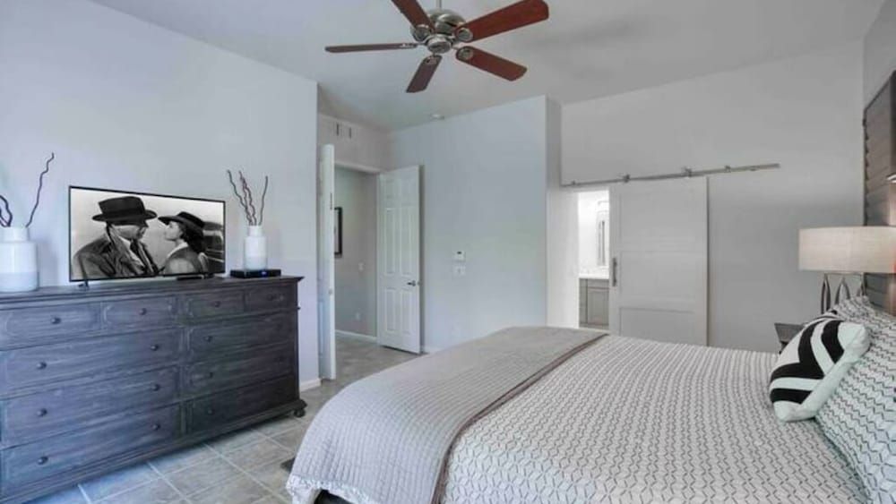 Studio (3 Bedrooms)