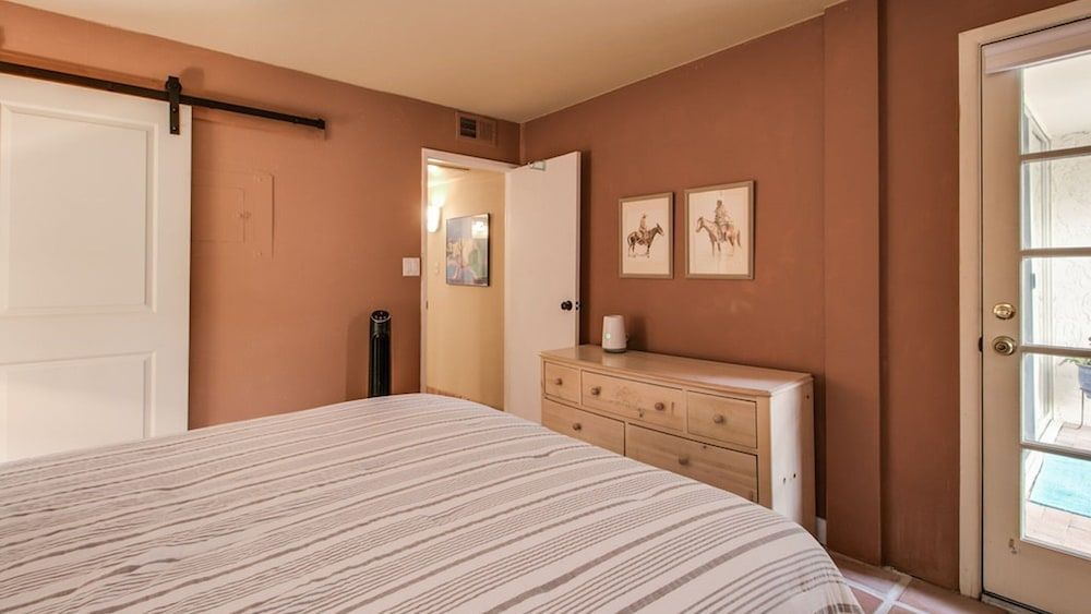 Condo (1 Bedroom)