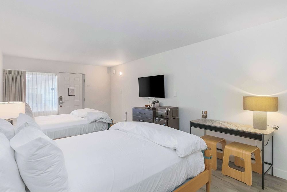 Room, 2 Queen Beds, Non Smoking