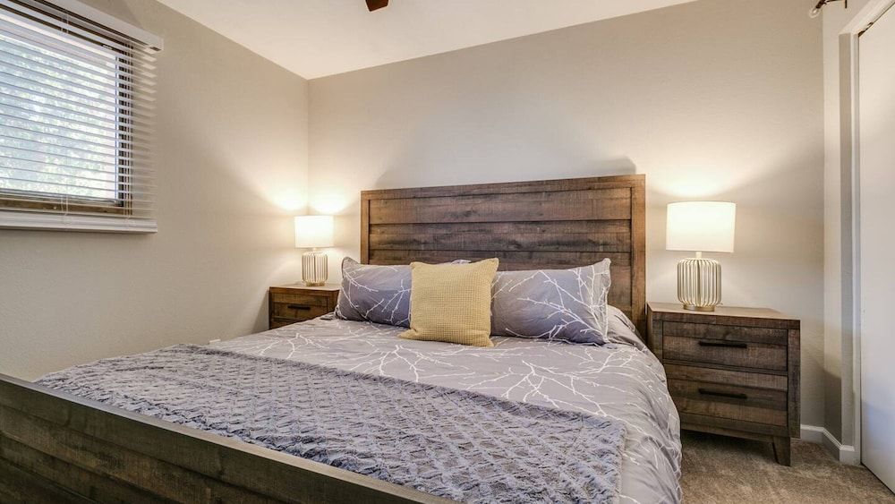 Studio (2 Bedrooms)