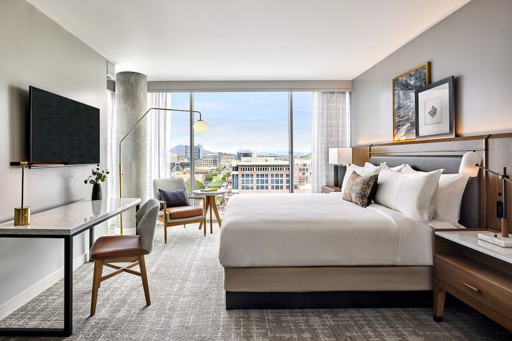 Suite, 1 King Bed