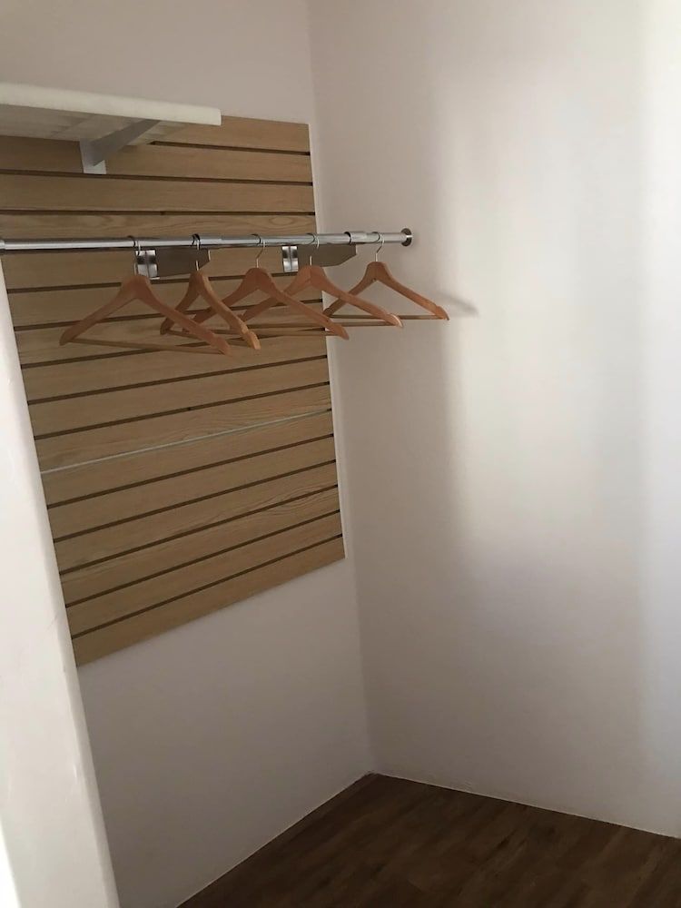 Katie's Cozy Suites Classic Studio Suite 9