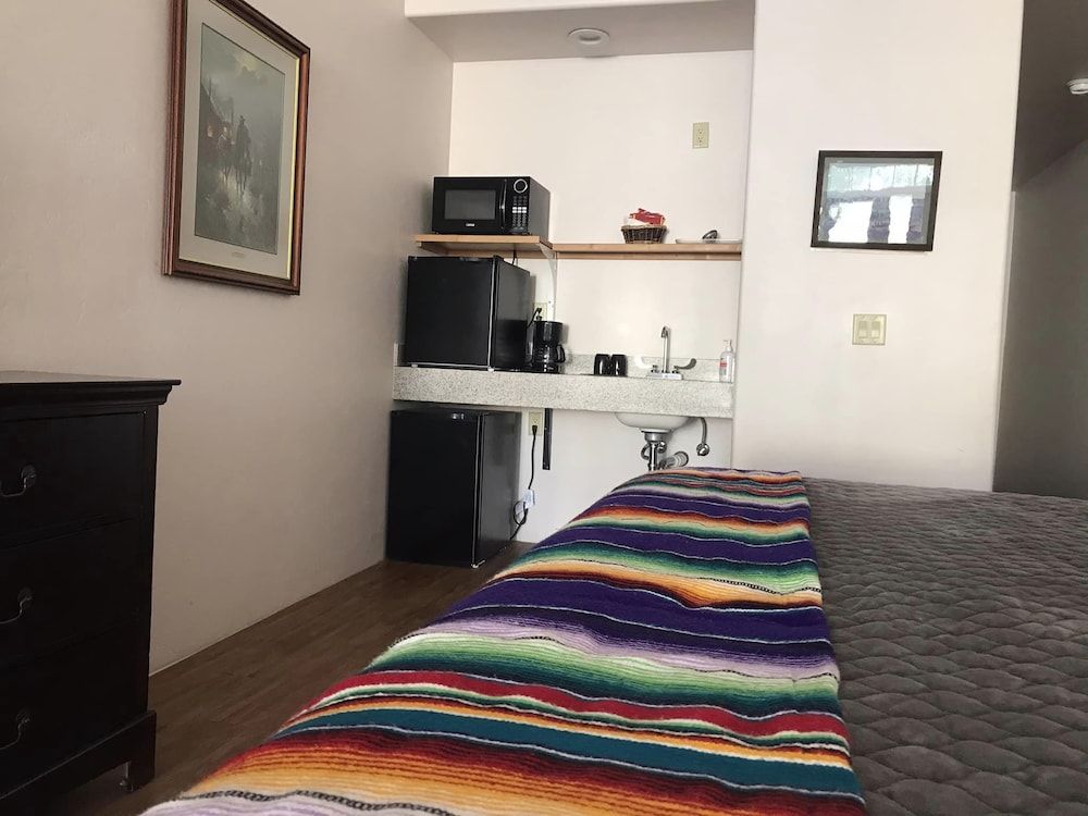 Katie's Cozy Suites Classic Studio Suite 8