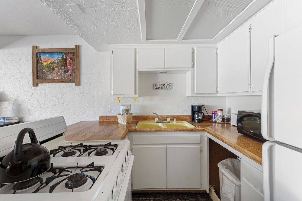 SoCal Vacations - Village Inn Kodiak Bear 5