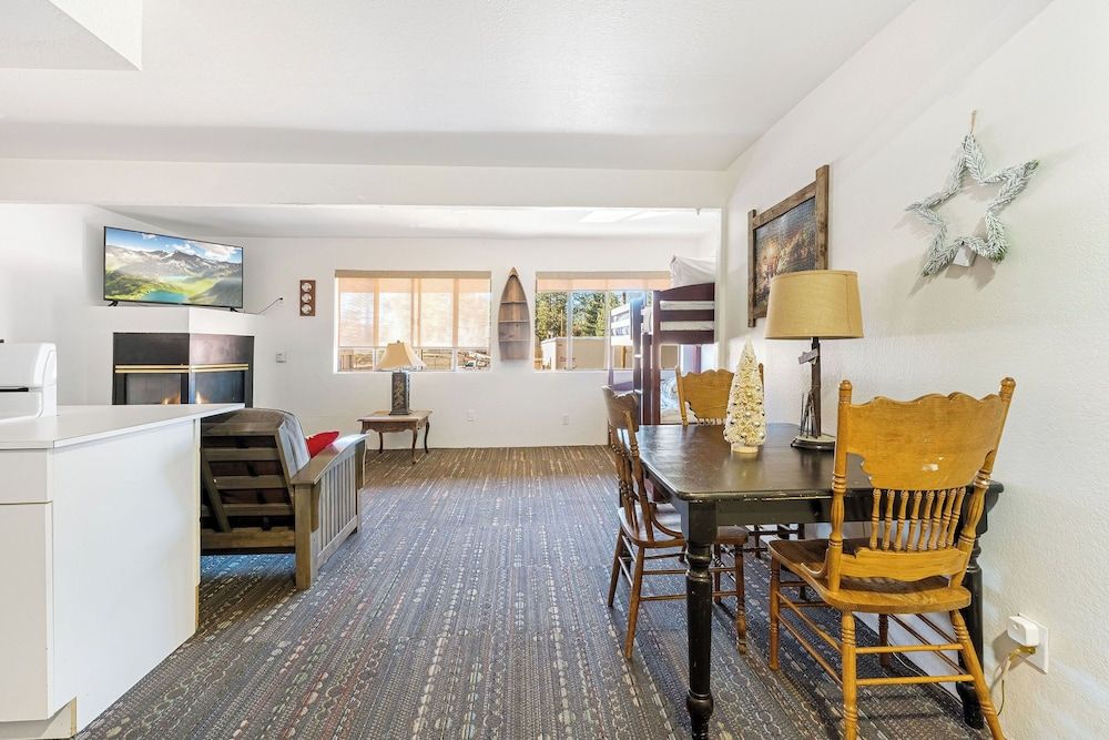 SoCal Vacations - Village Inn Grizzly Bear 5