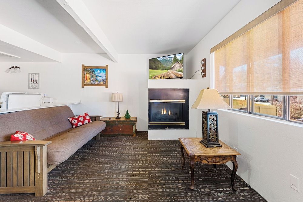 SoCal Vacations - Village Inn Grizzly Bear 8