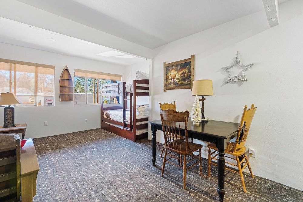 SoCal Vacations - Village Inn Grizzly Bear 4