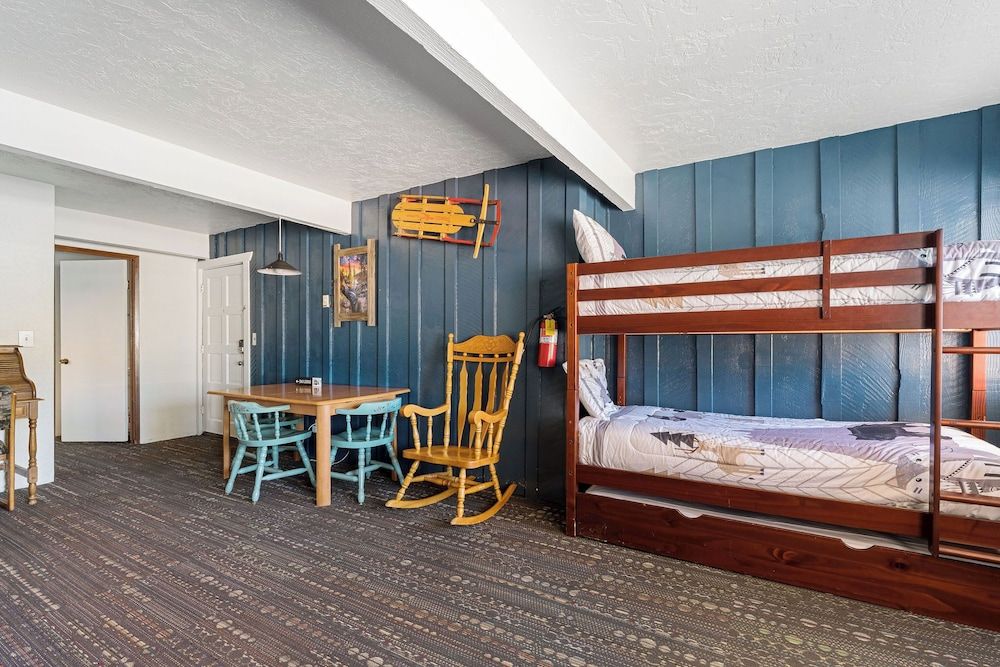 SoCal Vacations - Village Inn Kodiak Bear 7