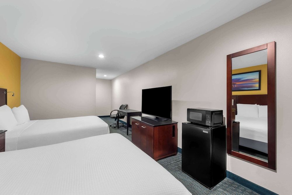 Quality Inn San Diego South - Chula Vista Room, 2 Queen Beds, Accessible, Non Smoking 2