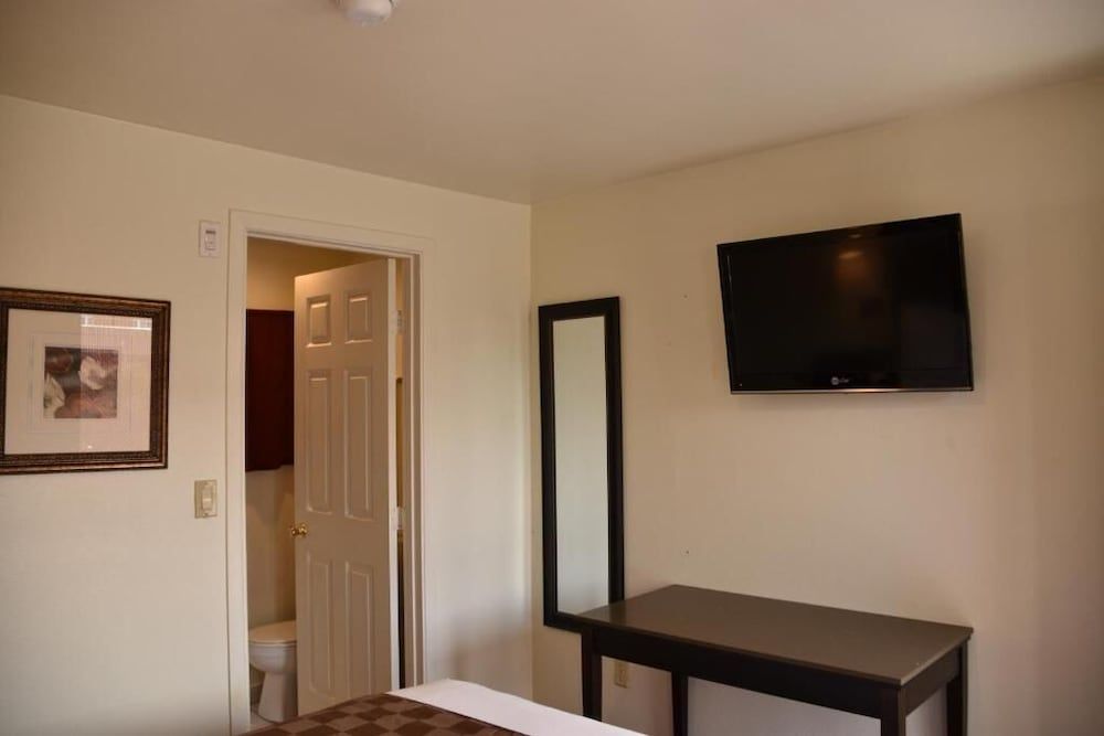 Baycities Motel Standard Room 7