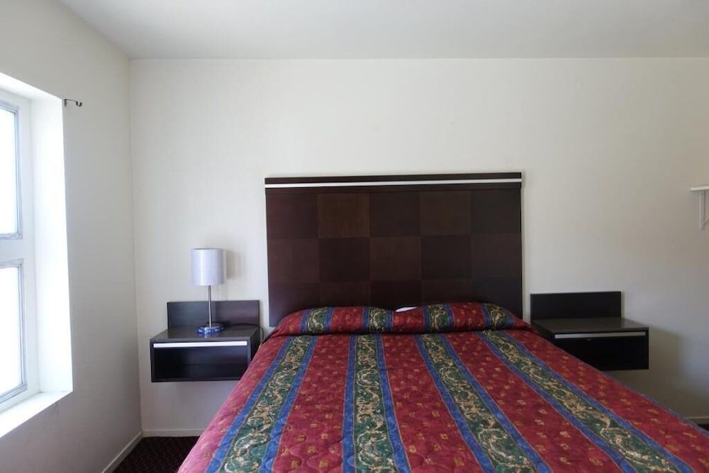 Baycities Motel Standard Room 6