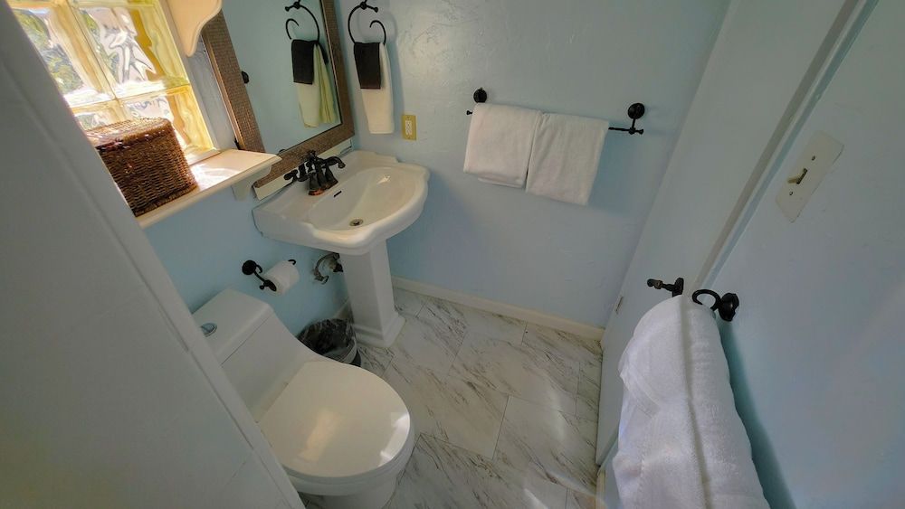 El Morocco Inn and Spa Resort Basic King Room 7