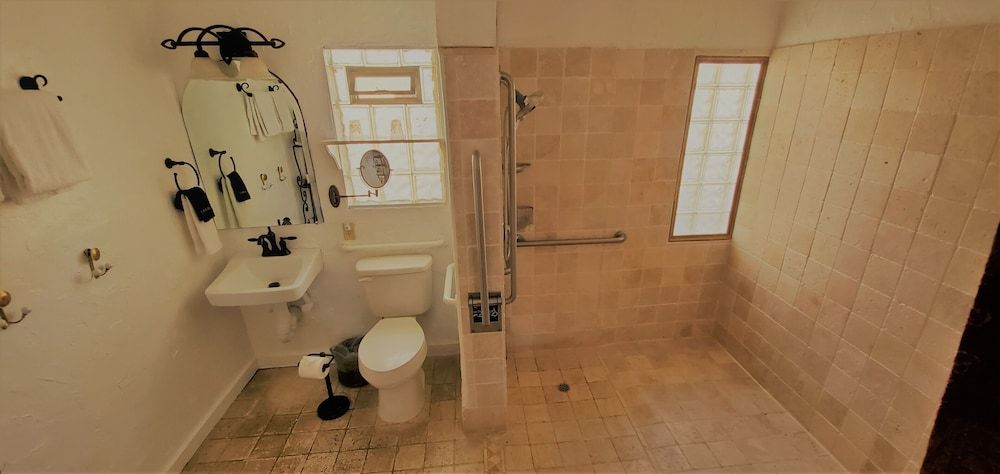 El Morocco Inn and Spa Resort Basic King Room, Accessible 4